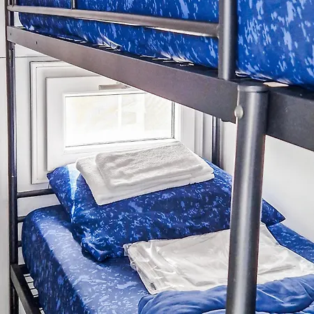 2 Bedroom Amazing Ship In