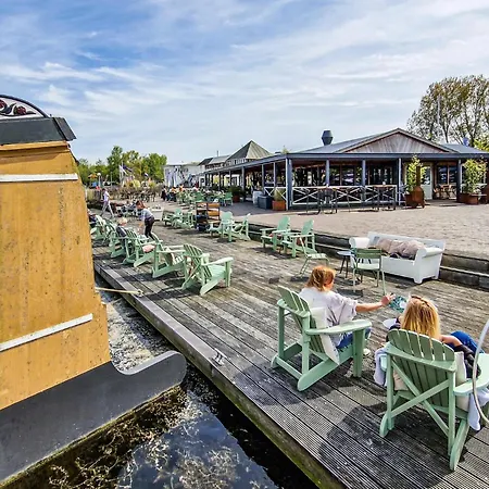 2 Bedroom Amazing Ship In