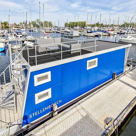 Awesome Ship In Naarden With Harbor View 船上ホテル 4*