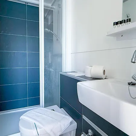 2 Bedroom Amazing Ship In